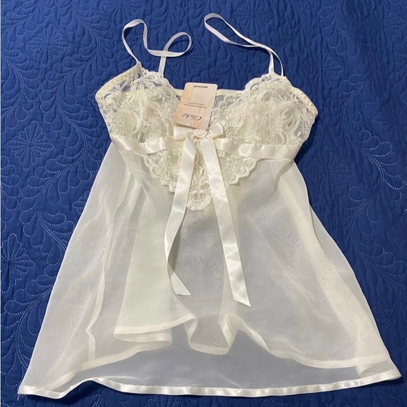 Lingerie Set - Picture 2 of 5